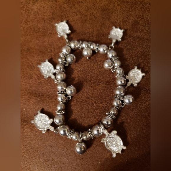 Green Turtle Abalone Charm Bracelet - Picture 3 of 4